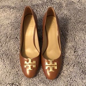 Tory Burch Lowell Wedge, size 8 BROWN